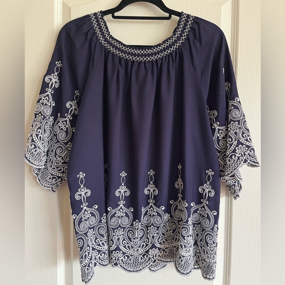 🌷⭐️Host Pick⭐️Papillon Navy Blue Blouse with White Embroidery - Picture 2 of 8